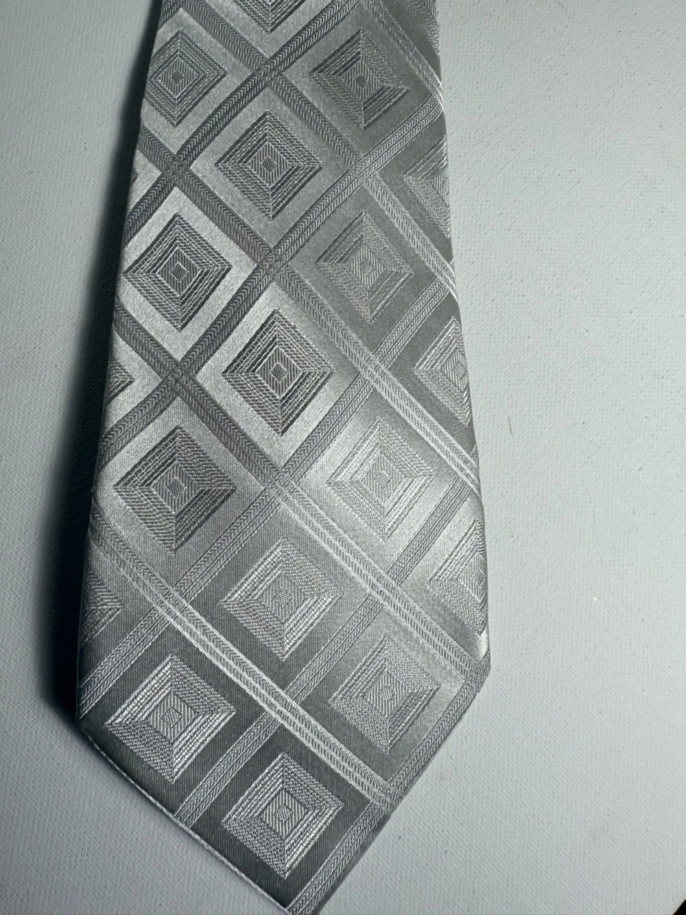 Geoffrey Beene Grey Repp 100% Silk Men's Tie Made in USA EUC